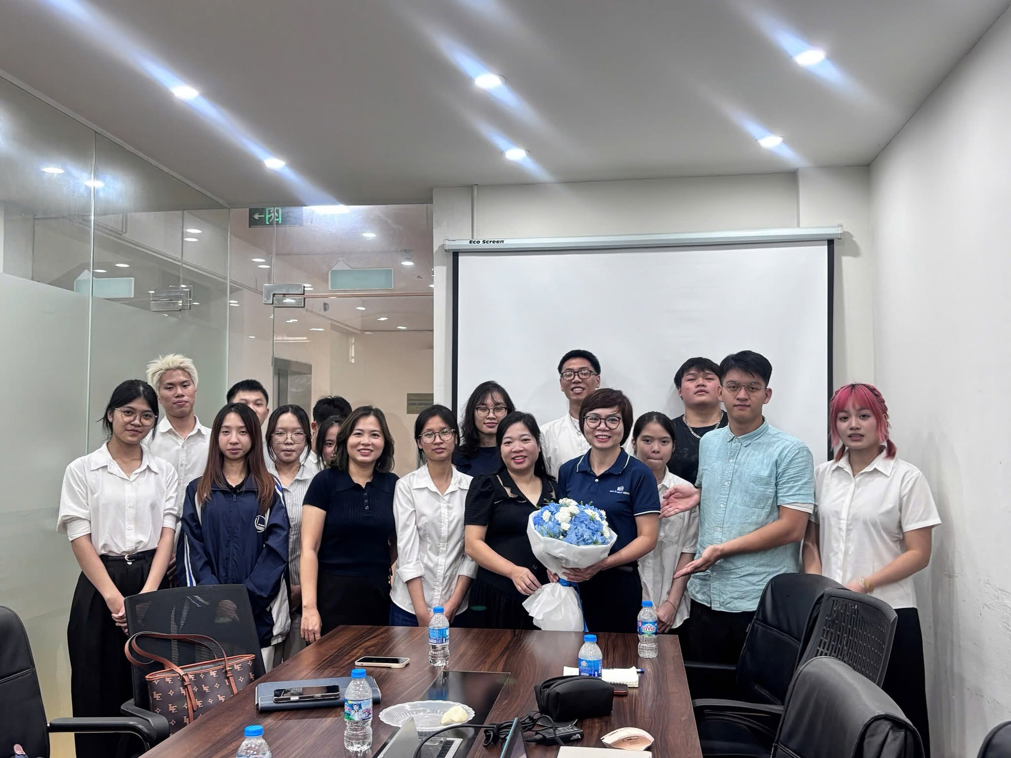 NHÀ Ở NGAY RECO Tổ Chức Buổi Bảo Vệ Báo Cáo Thực Tập Cho Sinh Viên Trường Đại Học Kinh Tế – ĐHQGHN